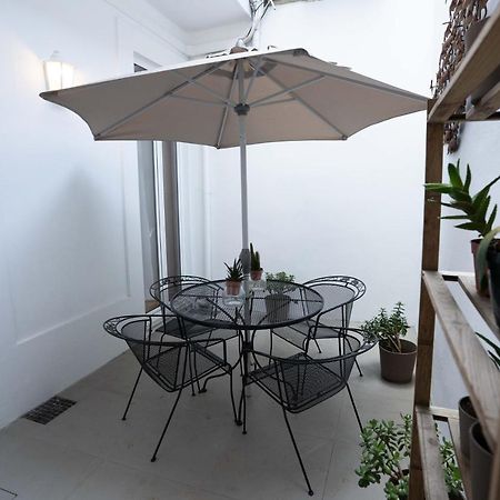 Downtown Porto Relaxed Apartment With Private Yard Esterno foto