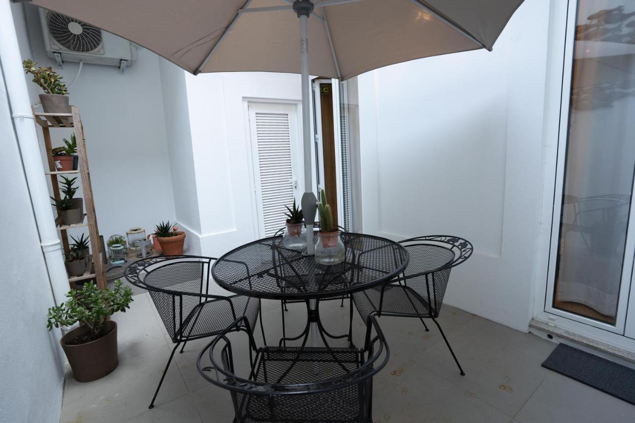Downtown Porto Relaxed Apartment With Private Yard Esterno foto